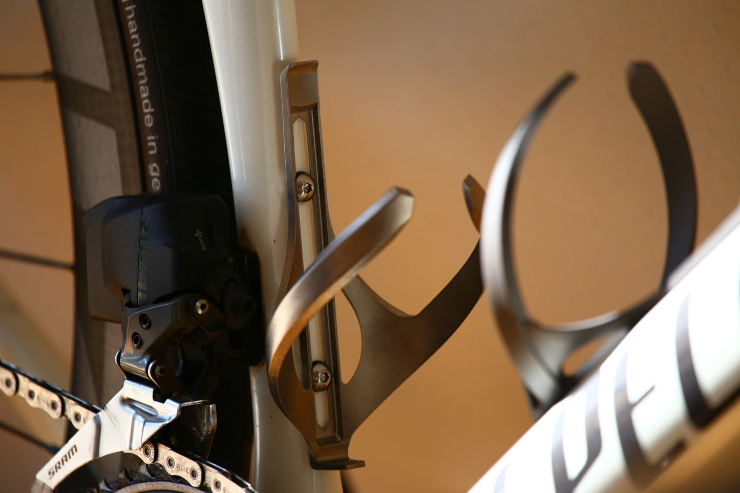 Bottle cage titanium